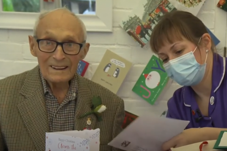Preminuo deka (101) koji je dobio 15.000 božićnih čestitki: Supruga mu umrla, osećao se usamljeno... (VIDEO)