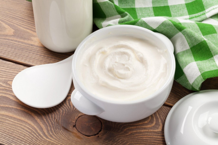 Kiselo mleko možete da napravite vrlo jednostavno kod kuće, imamo dva recepta od po tri sastojka