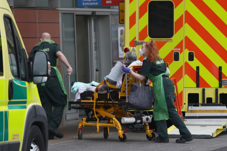 Britanski zdravstveni sistem u kolapsu: Pacijenti po devet sati čekaju ispred bolnica u Londonu