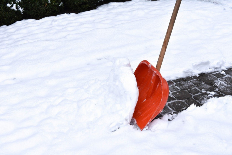 Horor u Hrvatskoj: Tokom čišćenja snega pronašli dva zaleđena tela