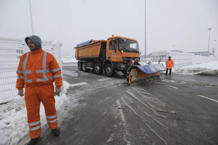 Situacija u Beogradu dobra - kolovozi prohodni:  72 kamiona čisti sneg