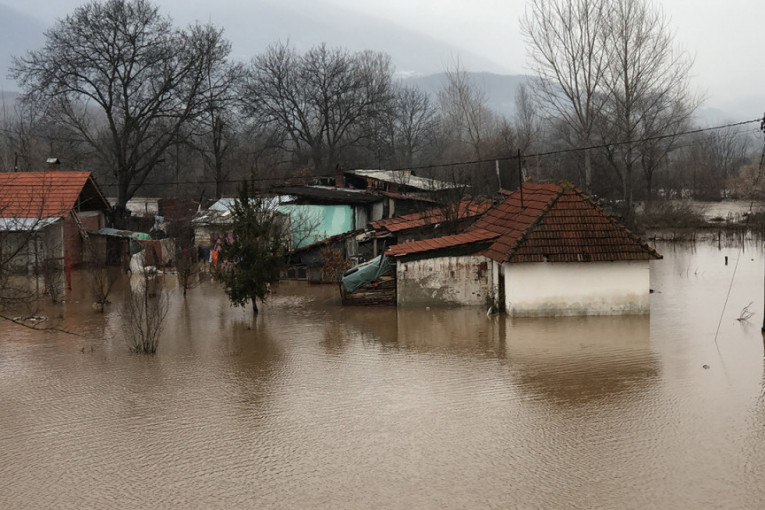 Poplave u Gnjilanu: Oštećena četiri mosta, građani pozvani da napuste kuće