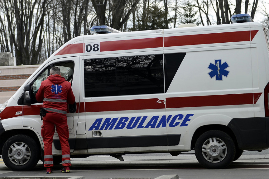 Težak udes kod Loznice: Sudar automobila i kombija, ima povređenih
