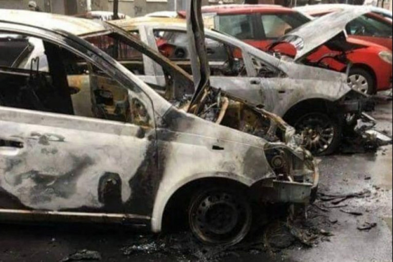 Neko je zapalio "audi"? Izgoreo automobil u centru Kruševca