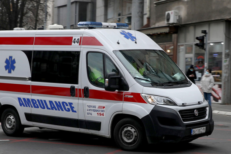 Nezgoda na Vračaru: Muškarac se motorom zakucao u pekaru, hitno prevezen u Urgentni