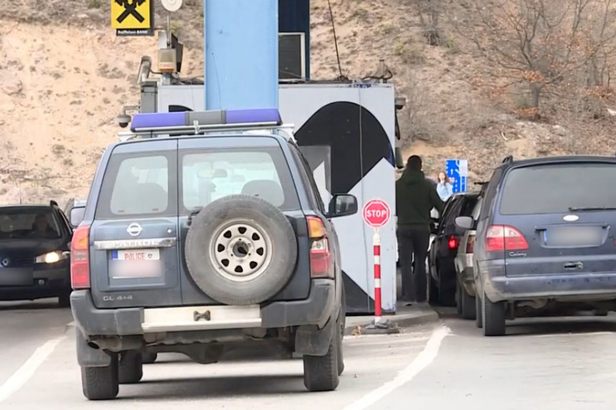 Nova drama na Jarinju? Albanski specijalci dovezli oklopno vozilo sa puškomitraljezom