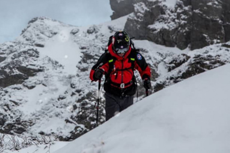 Mladić se survao sa najvišeg vrha planine: Jedna od najtežih akcija spasavanja, uz planinara sve vreme bio njegov pas! (FOTO)