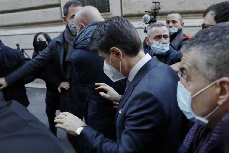Politički haos u Italiji: Premijer Konte odbio da podnese ostavku, povlače se ministri iz vlade