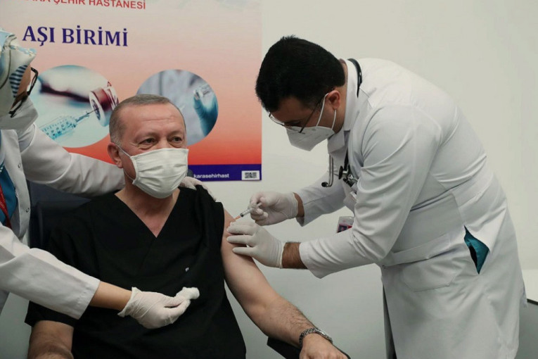 Erdogan primio vakcinu: Predsednik Turske odlučio da se imunizuje javno (FOTO+VIDEO)
