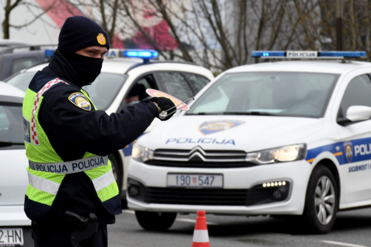 Policajci rasturili ilegalnu žurku: U klubu u Zagrebu zatekli 33 osobe bez maske, pronađeno oružje i lica s poternica (VIDEO)