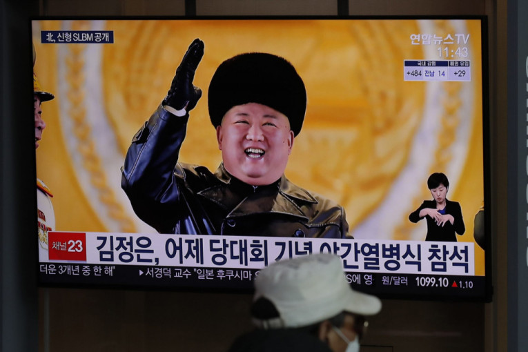 Tajna parada: Kim Džong Un predstavio najmoćnije oružje na svetu?  (FOTO, VIDEO)