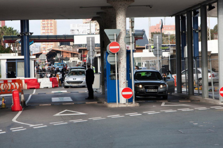 Haos na graničnom prelazu! Mađarska policija zaplenila skupoceni automobil koji je vozila srpska državljanka!