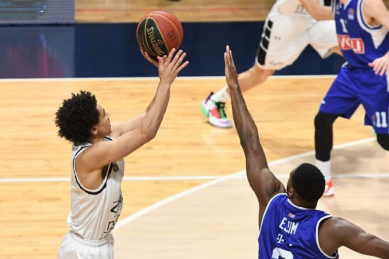 Partizanu nije dovoljno ni 12 trojki za pobedu (video)