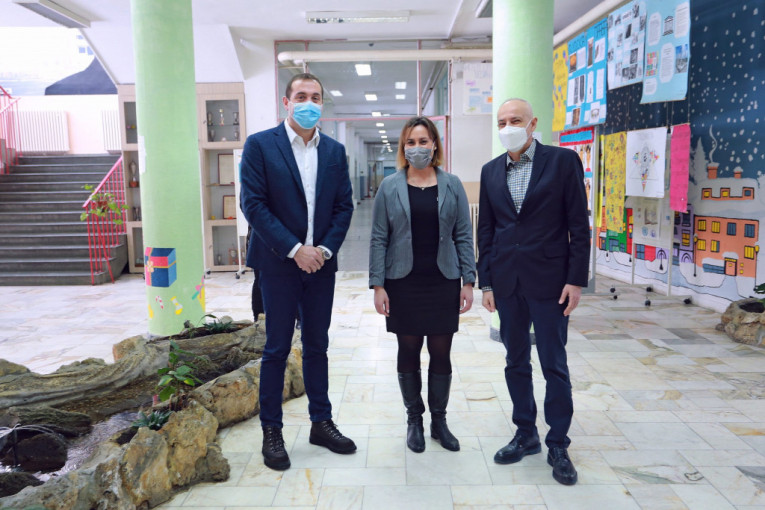 Saniran krov na OŠ "Jovan Jovanović Zmaj", vrednost radova 22 miliona dinara: Najavljena dalja ulaganja