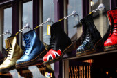 Ponovo su u trendu: Čizme koje su bile simbol bunta i radničke klase slave 60. rođendan
