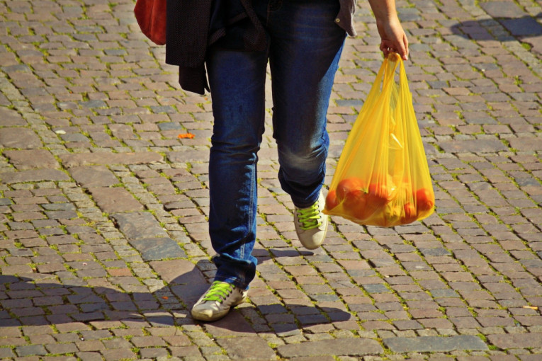 Zabranjena upotreba plastičnih kesa u Novom Sadu: Trgovci mogu da nude isključivo biorazgradive
