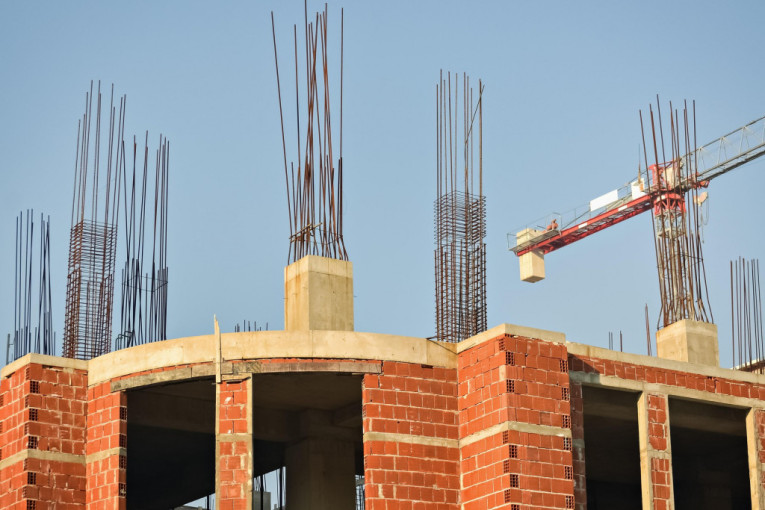 Armatura teško povredila radnika: Čovek se bori za život, hitno hospitalizovan