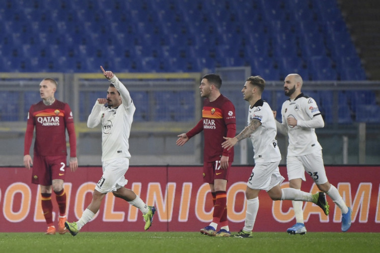 Dva penala, dva crvena kartona i Romin oproštaj od borbe za trofej
