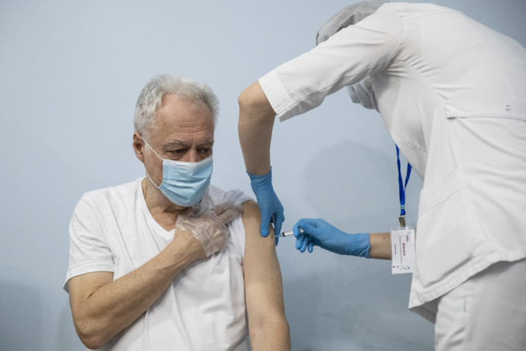 Ruski specijalista za zarazne bolesti: Neželjeni efekti posle vakcinacije ukazuju na jači imunitet!