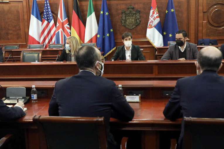 Punopravno članstvo u EU ostaje ključni spoljnopolitički prioritet Srbije: Premijerka Brnabić sa ambasadorima zemalja Kvinte