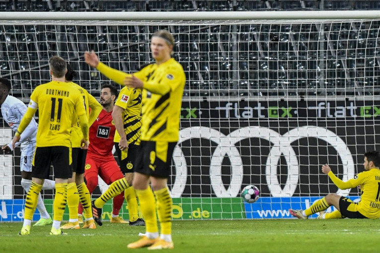 Ne pomaže ni Haland: Dortmund se oprašta od borbe za titulu