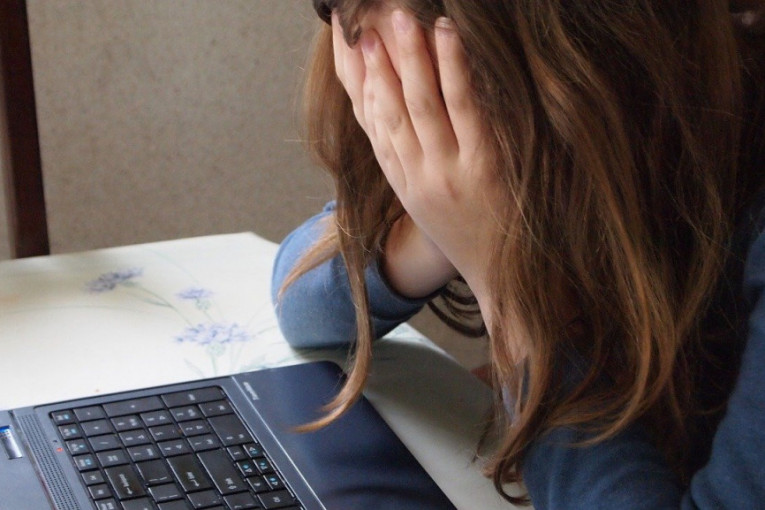 Sedam ključnih saveta da vaše dete ne bude žrtva predatora na internetu