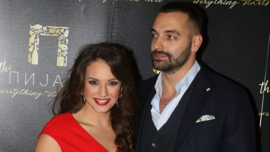 Pre dve godine se venčali, a sad su naša glumica i njen muž napravili svadbu: Mlada blistala u nesvakidašnjoj venčanici (FOTO)