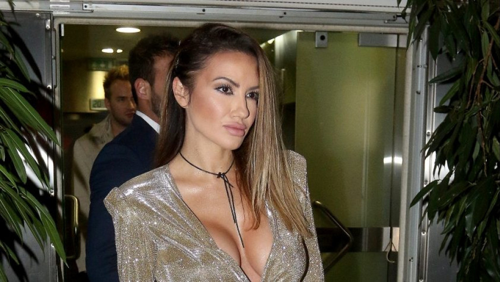 Sindi o porodičnoj tragediji, bogatstvu i sestri Neveni: Uvek ću joj biti podrška!