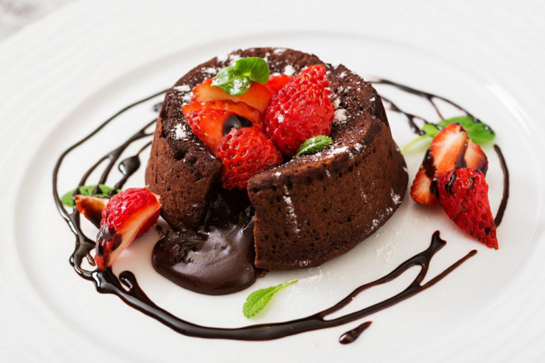 Recept dana: Lava kolač, vulkan tečnog zadovoljstva i za najprobirljivije ljubitelje čokolade