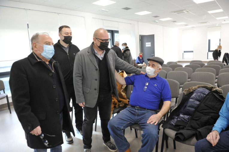 Zamenik gradonačelnika posetio punkt za vakcinaciju u Obrenovcu (FOTO)