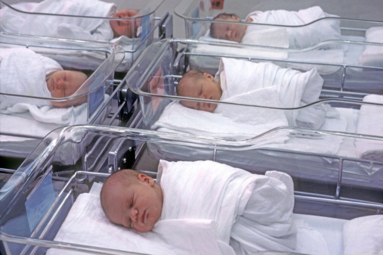 Dve tek rođene bebe pozitivne na kovid: Poznato i u kakvom su stanju mališani