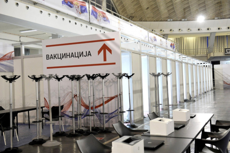 Vesić: Grad će organizovati vakcinaciju taksista, trgovaca i ugostitelja