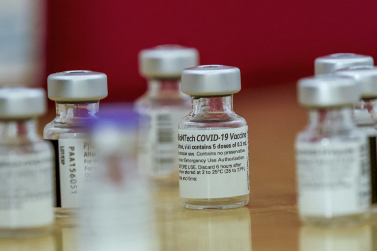 Lepa vast: Još 9.360 doza "Fajzerove" vakcine stiglo u Srbiju