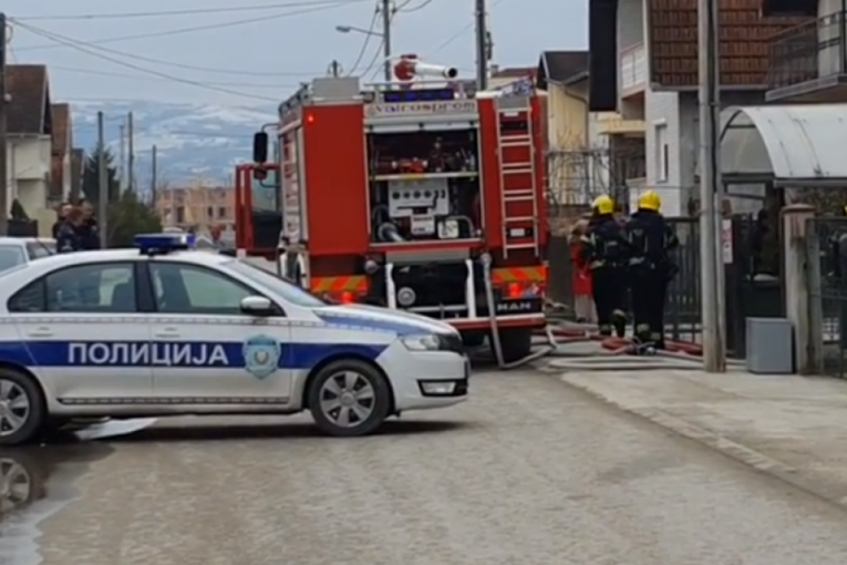 Buknuo požar u podrumu kuće na Telepu: Vatra je zahvatila deo pomoćnih prostorija prodavnice (VIDEO)