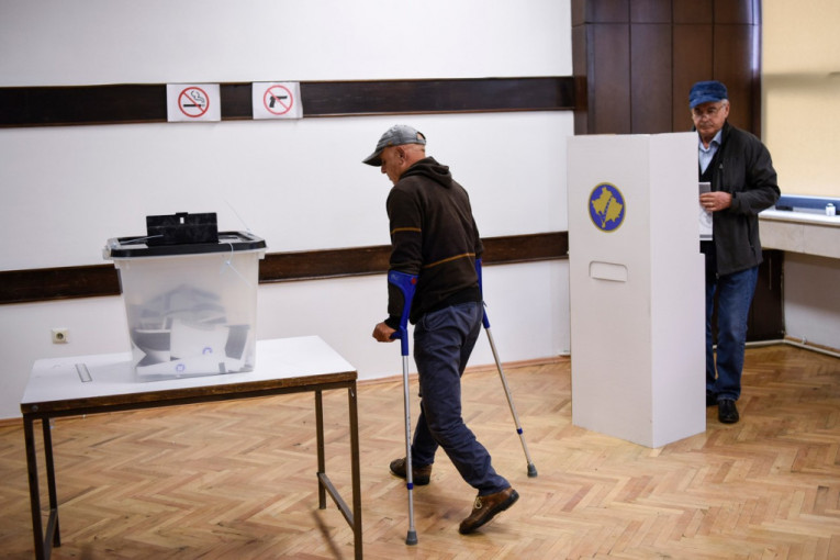 Analiza predizborne kampanje na Kosovu: Albanski političari se bave Vučićem umesto građanima