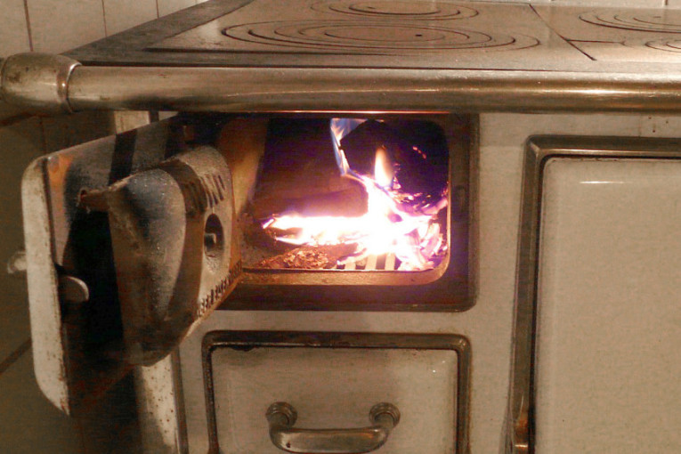 Ludnica zbog "smederevca": Više od 500 kupaca za dva dana, nastao haos oko šporeta!