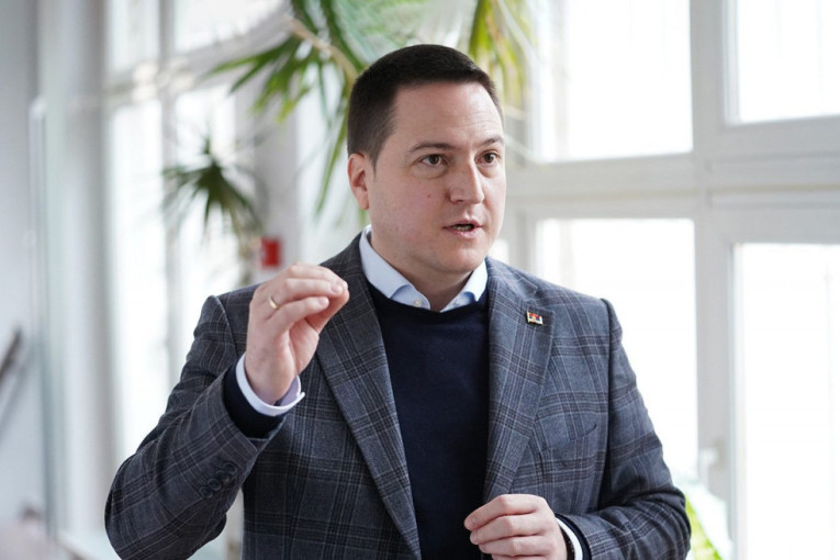 Ministar Ružić otkrio do kada će đaci sigurno pohađati nastavu onlajn