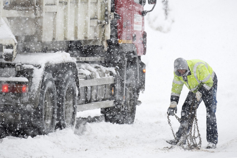 Obustava saobraćaja na Kopaoniku: Olujni vetar stvara nanose