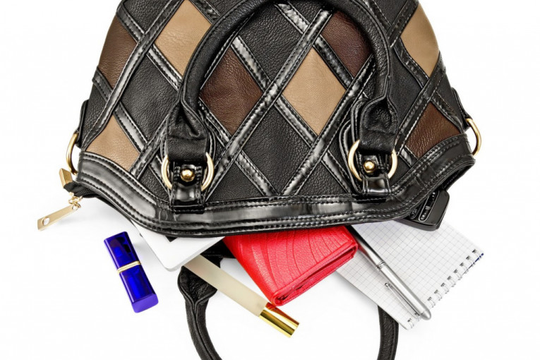 Tašna druga kuća: 14 stvari koje svaka dama mora da ima u svojoj torbici