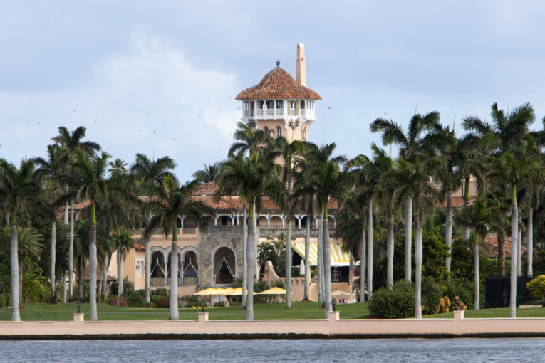 Donald Tramp se iz Bele kuće preselio u „zimsku Belu kuću“ na Floridi