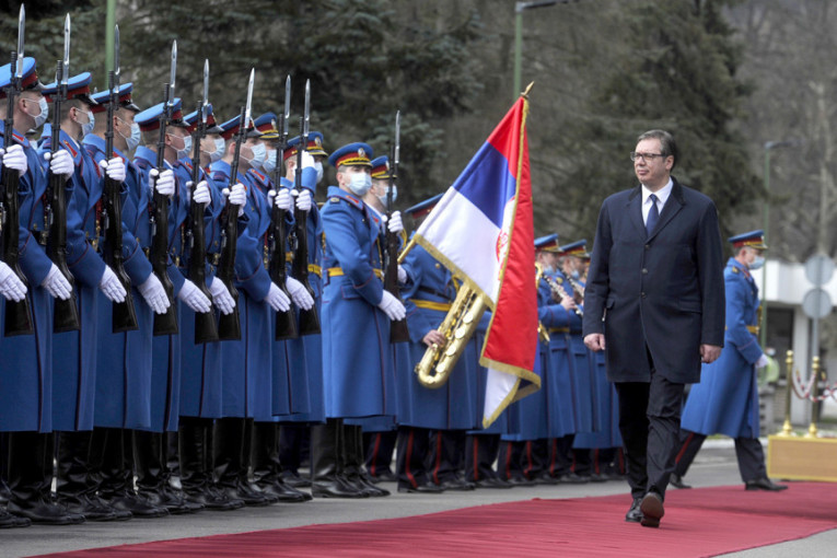 Predsednik Vučić: Vojska odigrala važnu ulogu tokom epidemije, otvara se rasprava o vojnom roku