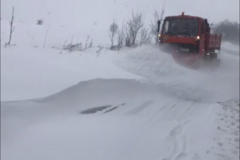 Vanredna situacija u delu opštine Nova Varoš zbog snega: Potpuno zavejani putevi