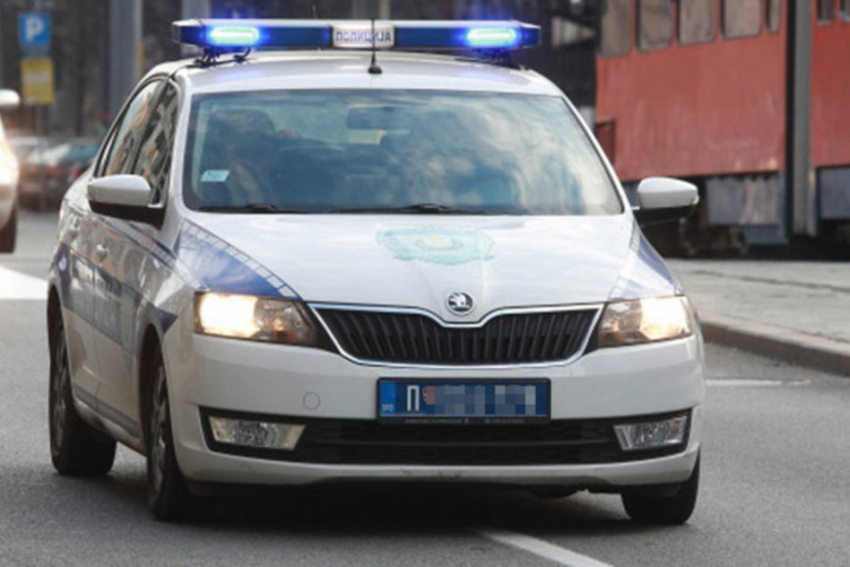 Drama u Kuršumliji: Dečak se velikom brzinom autom zakucao u kuću