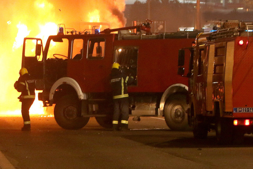 Požar u stanu u Novom Sadu: Evo šta se zapalilo (VIDEO)