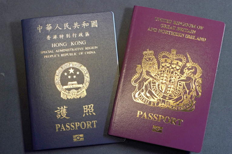 Stotine hiljada ljudi žrtve prepucavanja Velike Britanije i Kine: Od sada, jedan pasoš "više ne postoji"!