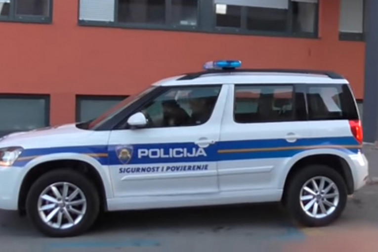 Potera u Hrvatskoj: Kolona policijskih vozila zaustavila kombi, prevozili migrante