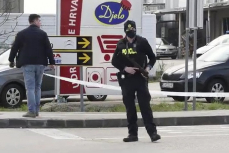 Prvi snimci iz Šibenika: Opsadno stanje na ulicama, policija drži ubicu opkoljenog, zna se njegov identitet (VIDEO)