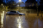 Poplave na zapadu Nemačke: Ulice pod vodom, zaustavljen železnički saobraćaj (VIDEO)