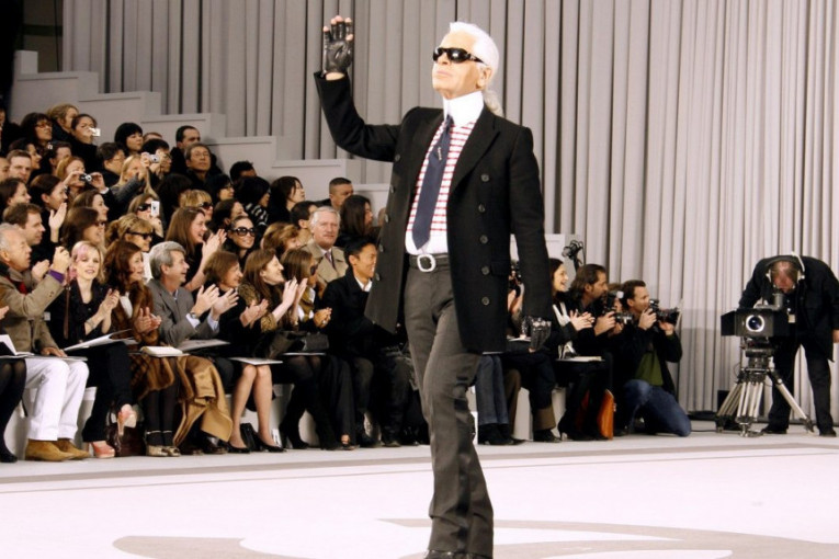 Snima se biografski film o Karlu Lagerfeldu: Poznato ko će igrati glavnu ulogu (FOTO)