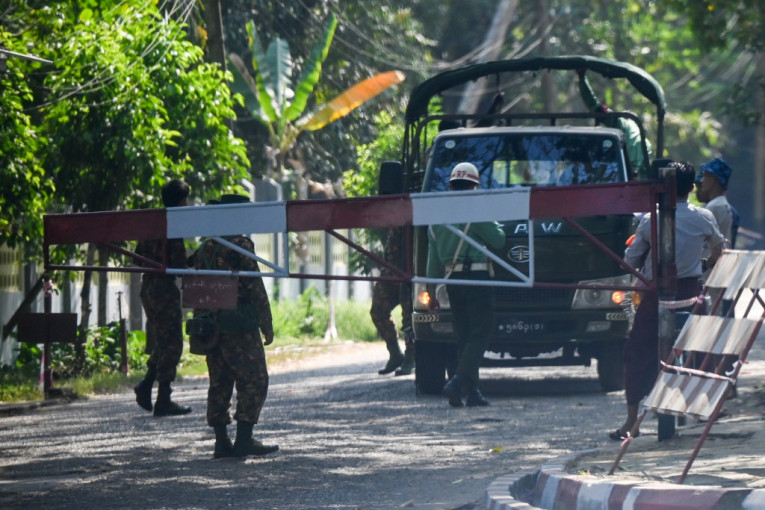 Rastu tenzije u Mjanmaru: Izdat nalog za hapšenje poznatih ličnosti (FOTO)